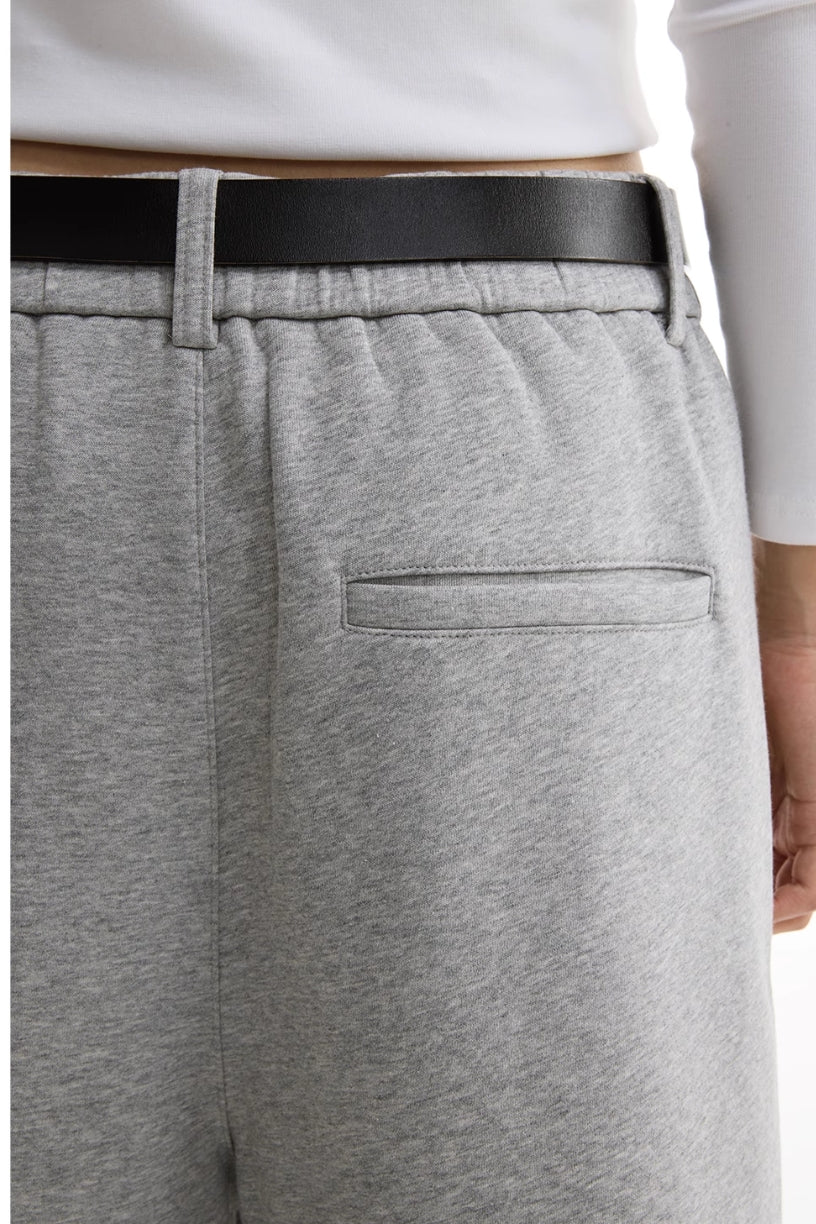 STRAIGHT FIT PLEATED SWEATPANTS