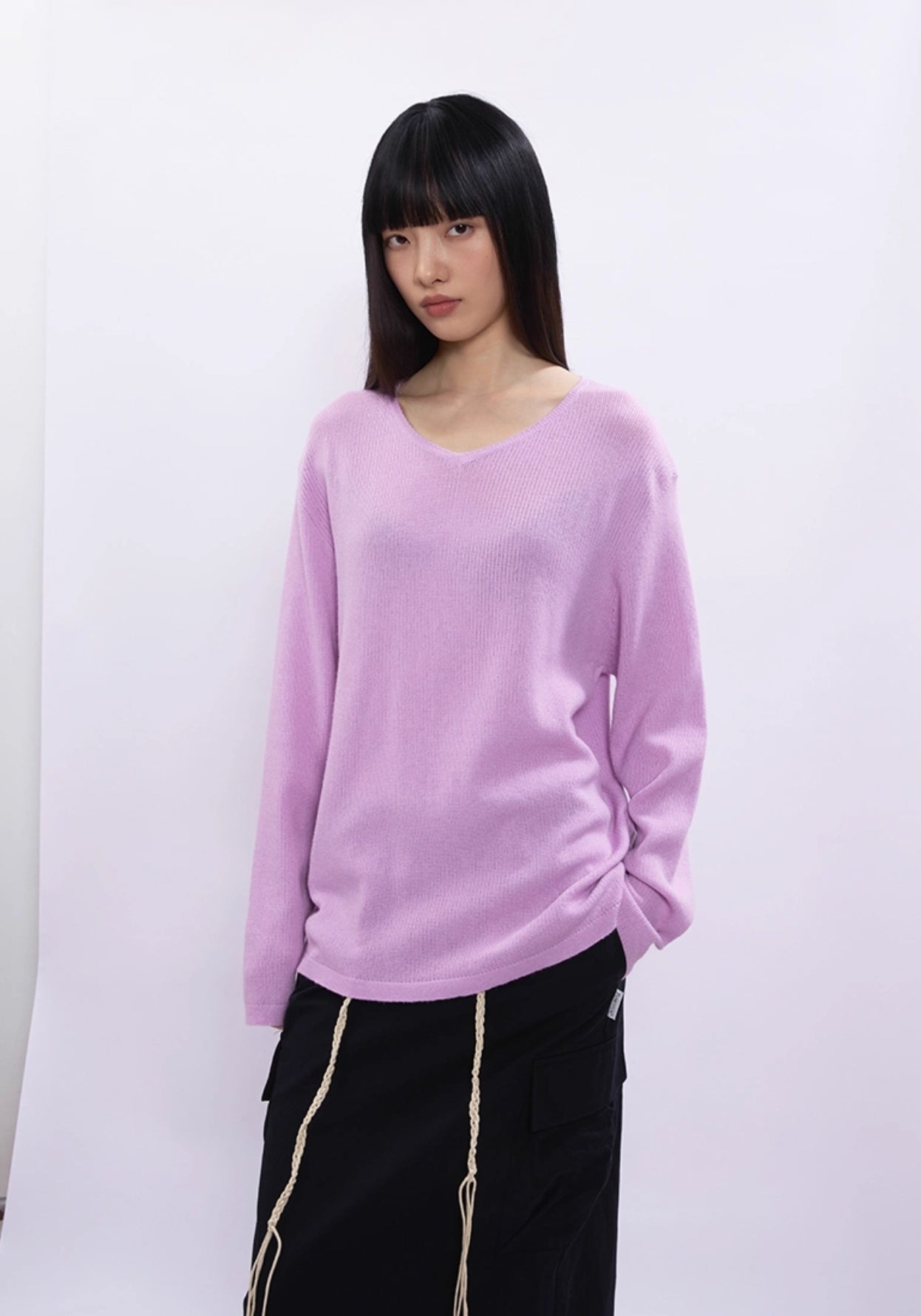 SOLID COLOR KNIT V-NECK SWEATER