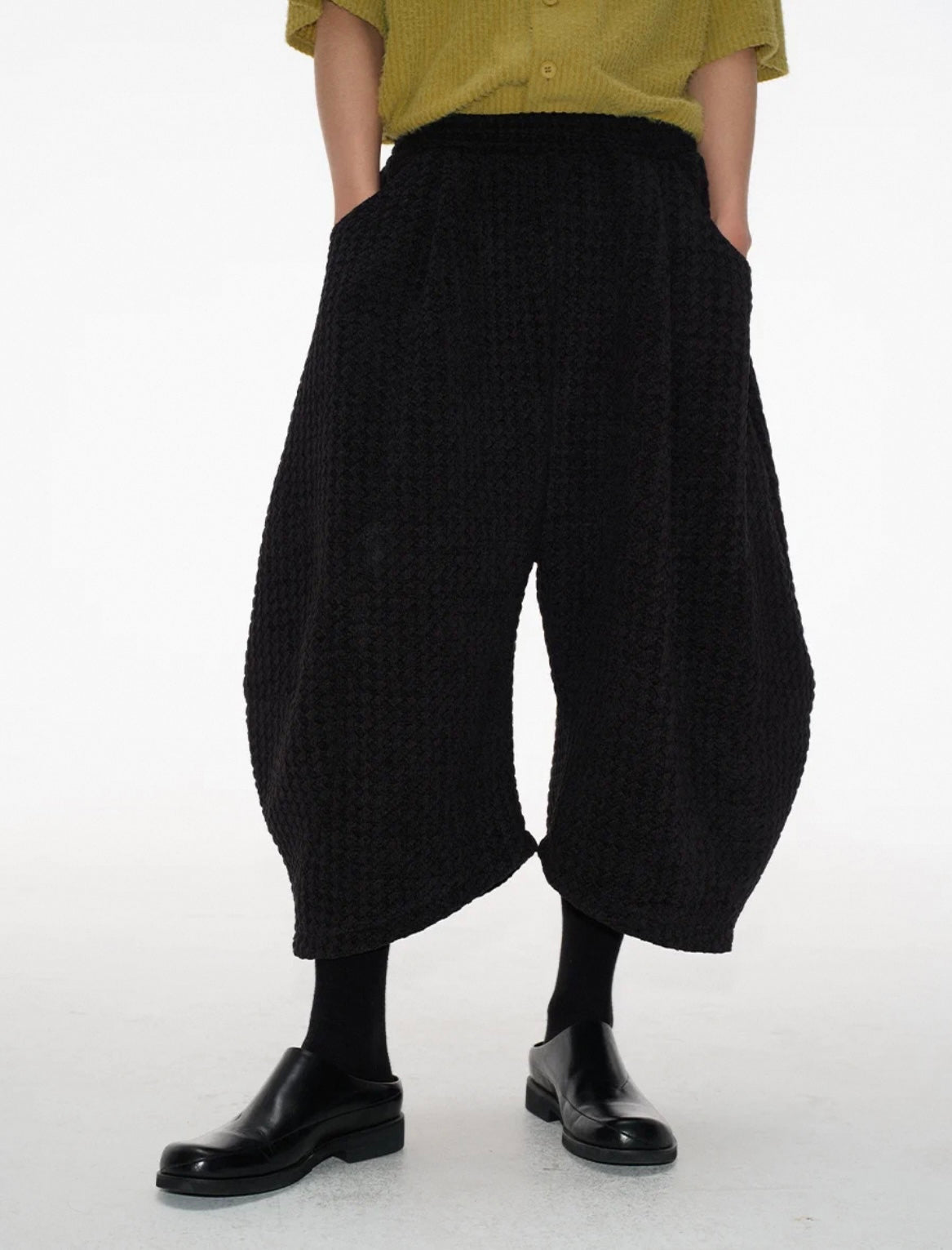 LOW CROTCH JACQUARD CROPPED FLOWER PANTS