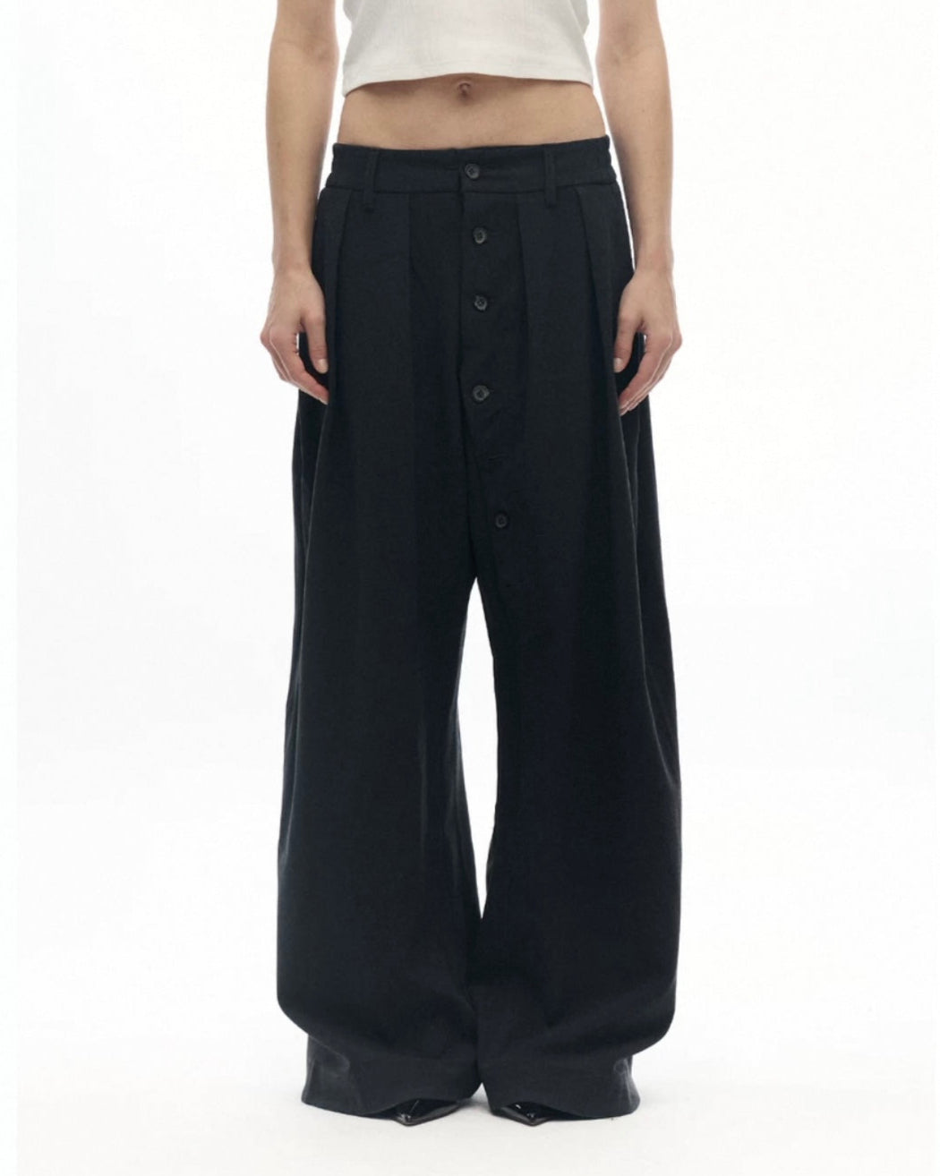 RING BUTTON PLEATED SUIT TROUSERS