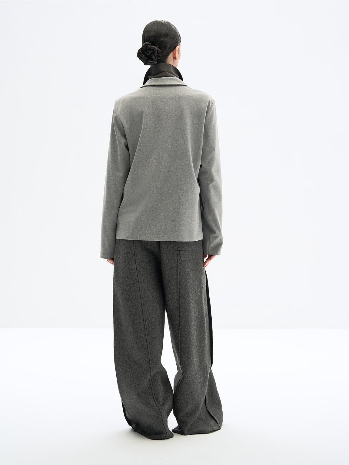 WOOLLY FRUIT V-CUT PULLOVER