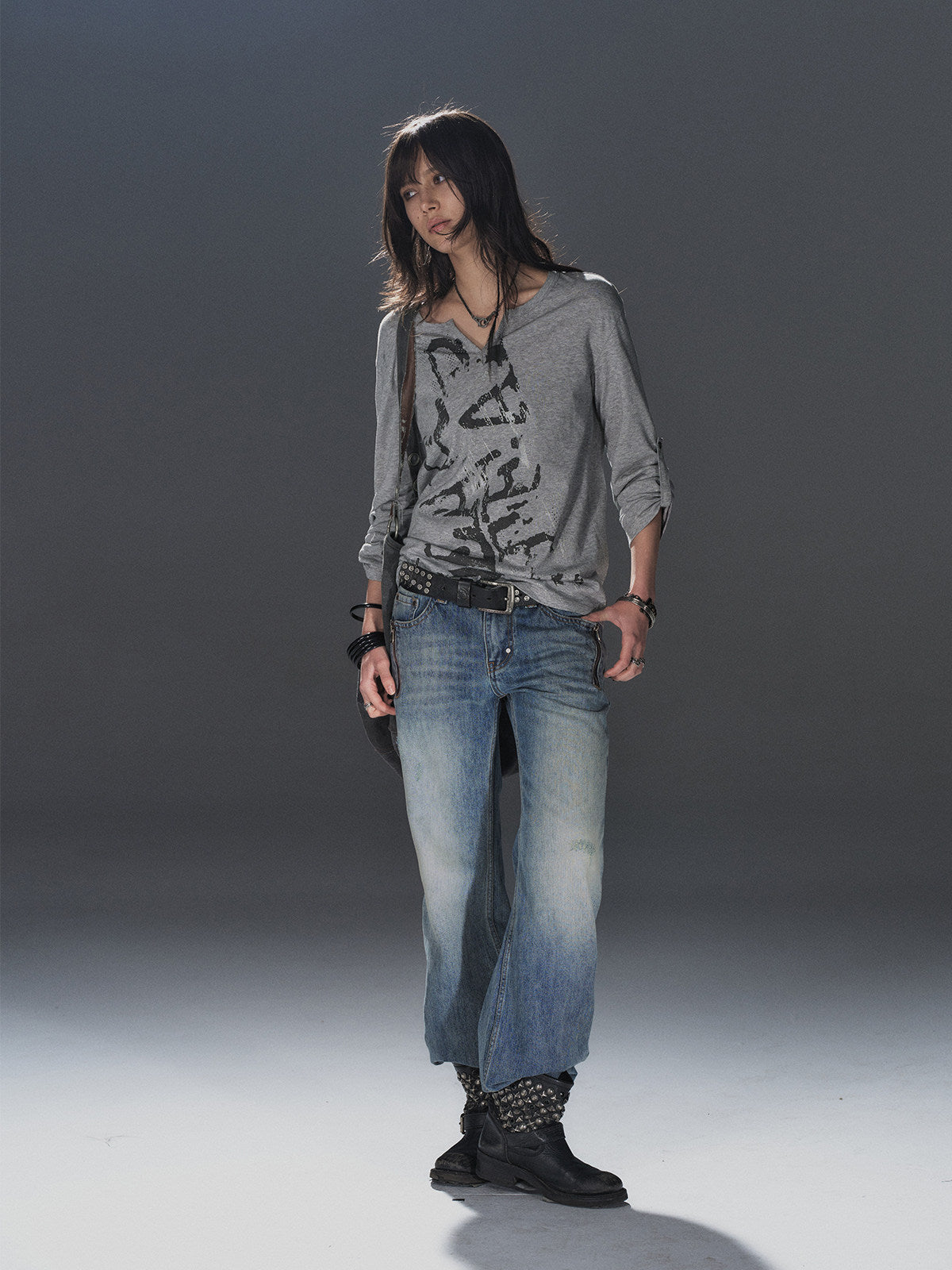 ZIP POCKET LOW RISE DENIM
