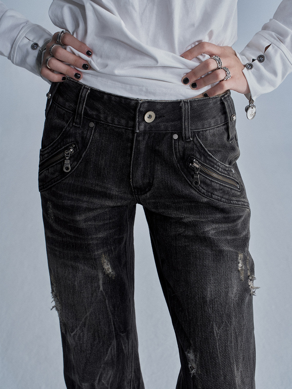 LOW RISE STRAIGHT MULTI-POCKET JEANS