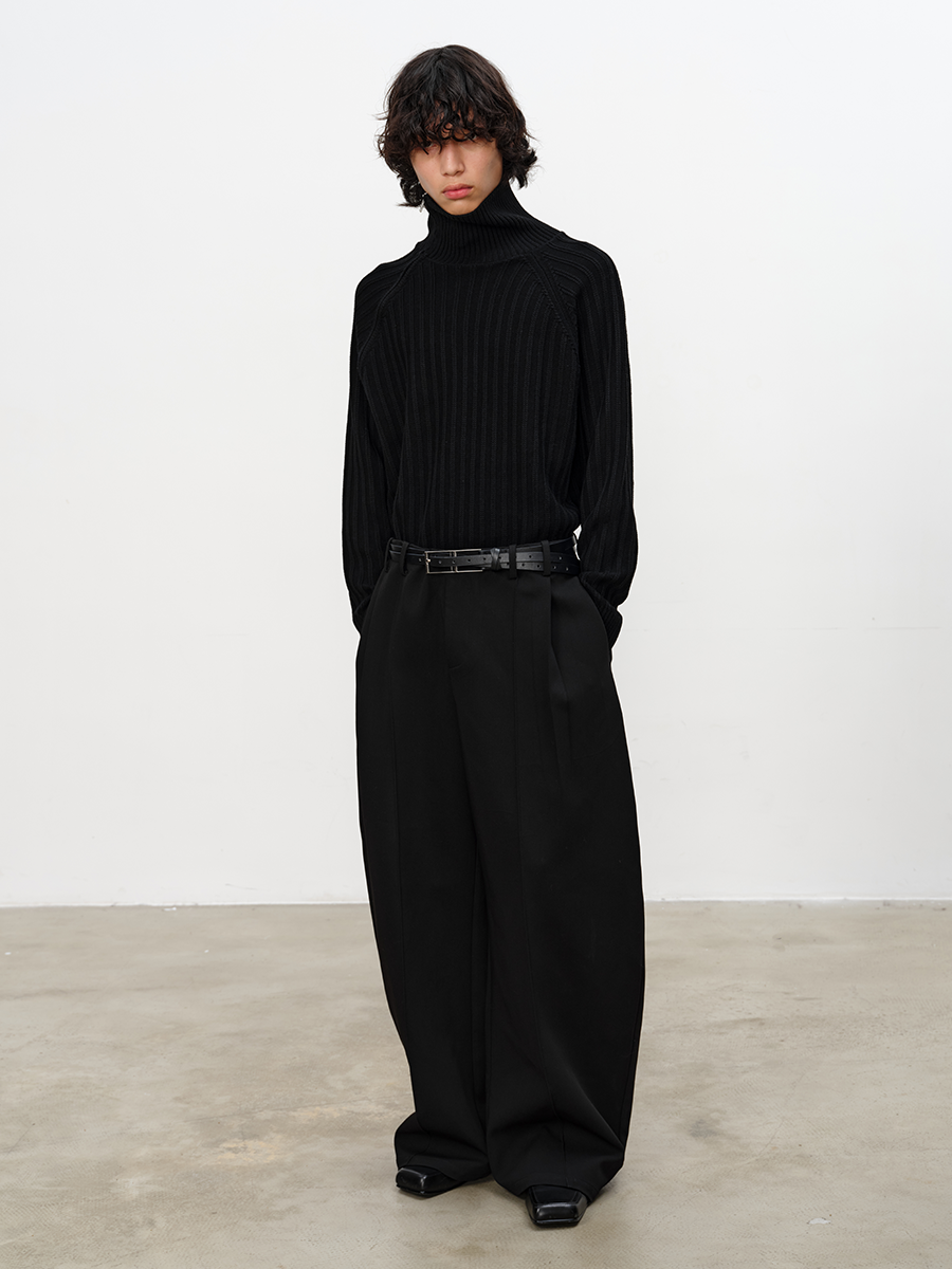 OBLIQUE ZIP TURTLENECK SWEATER
