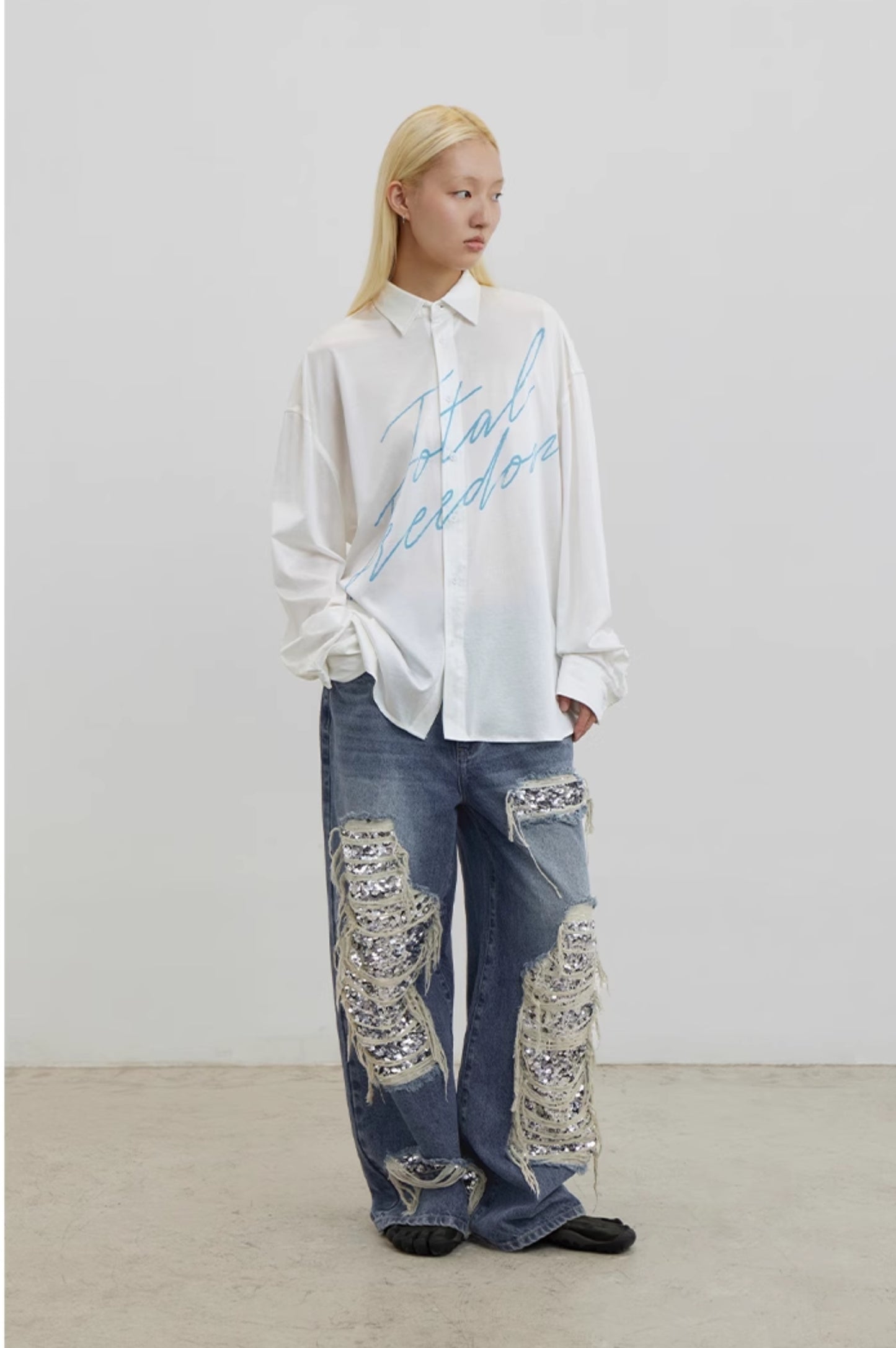SEQUIN ACCENT DESTROYED JEANS