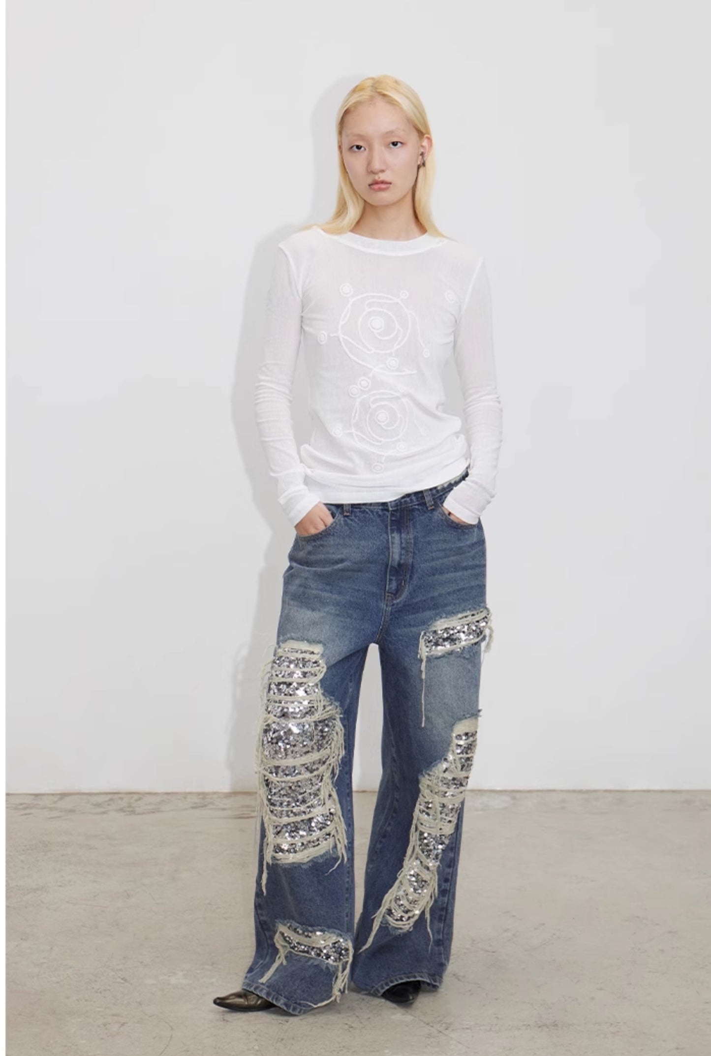 SEQUIN ACCENT DESTROYED JEANS