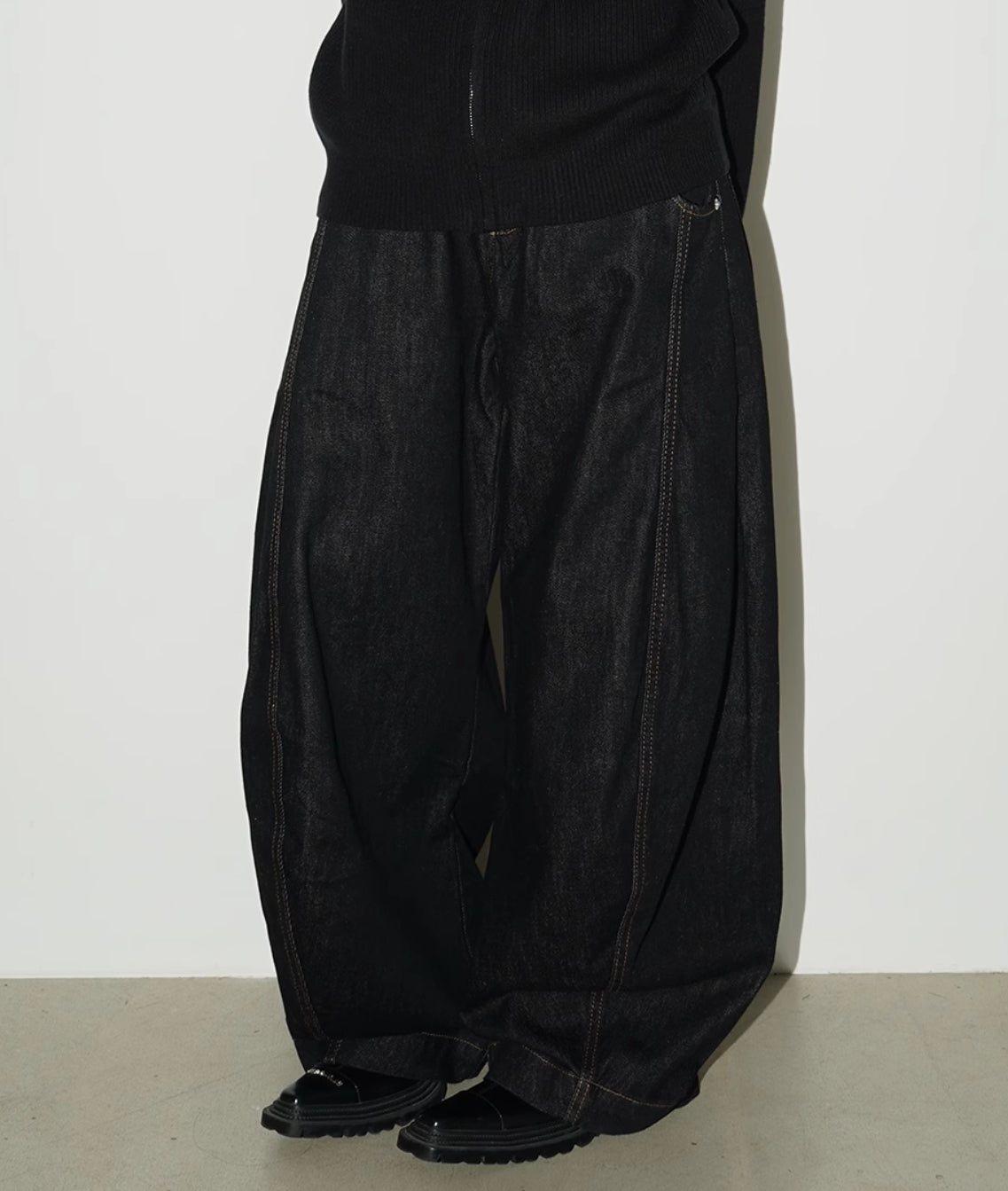 SCIMITAR CUT RETRO JEANS