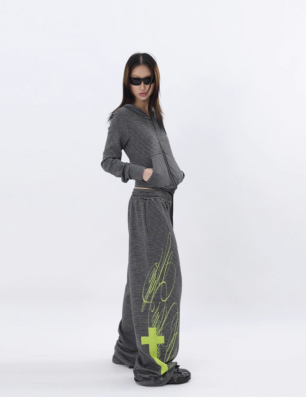 CROSS PRINT STRIPED SWEAT SET