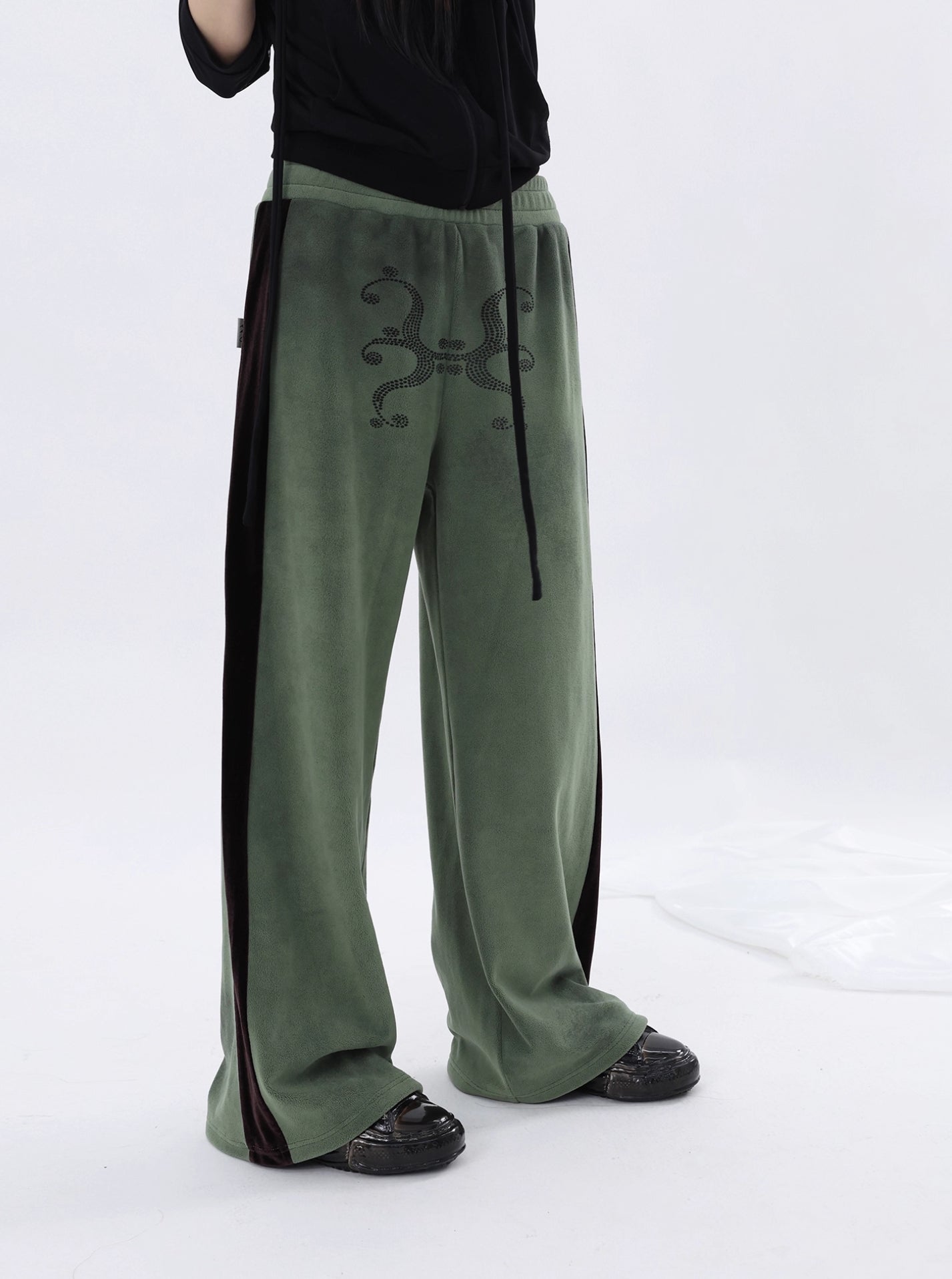 DISTRESSED TOTEM PATCHWORK SWEATPANTS