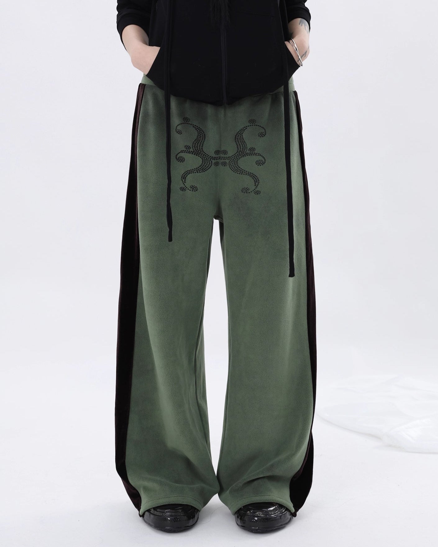 DISTRESSED TOTEM PATCHWORK SWEATPANTS