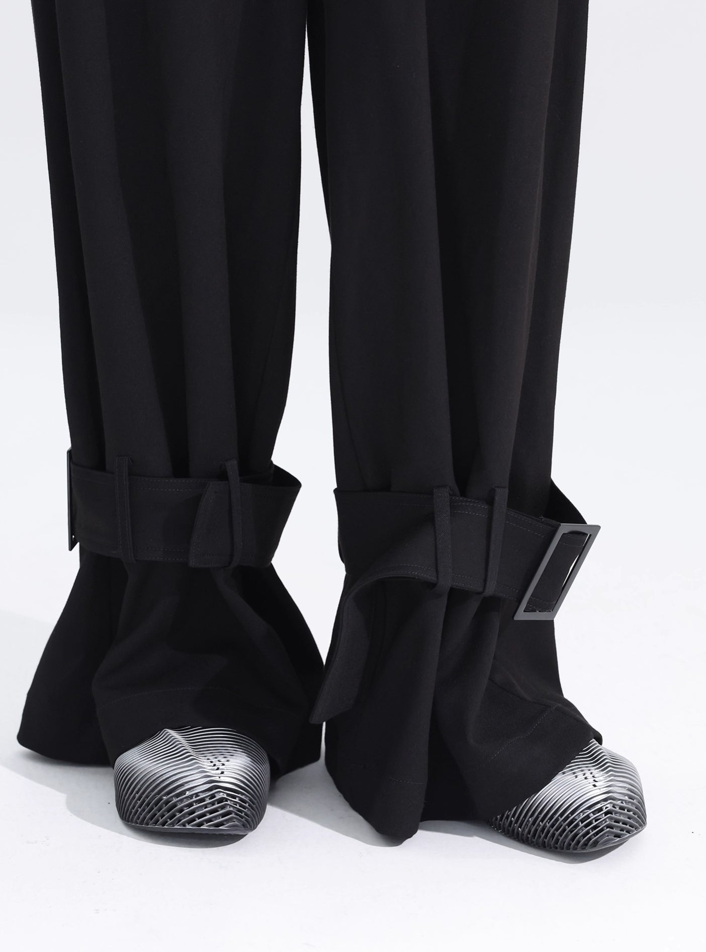 BUCKLE LOOSE DRAPED PANTS