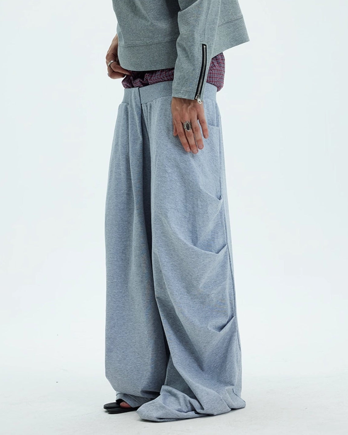 ASYMMETRIC DRAPE BAGGY SWEATPANTS