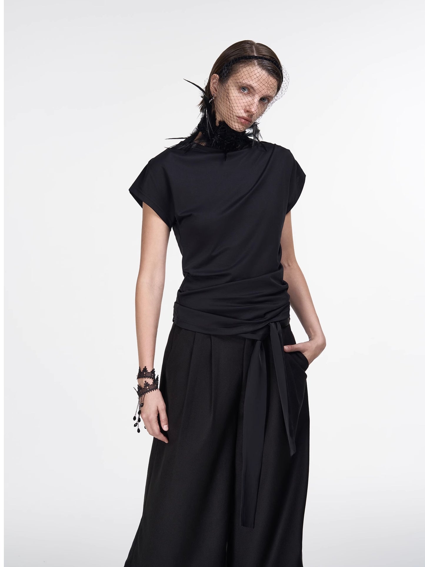 SLIM CUT BLACK TEE