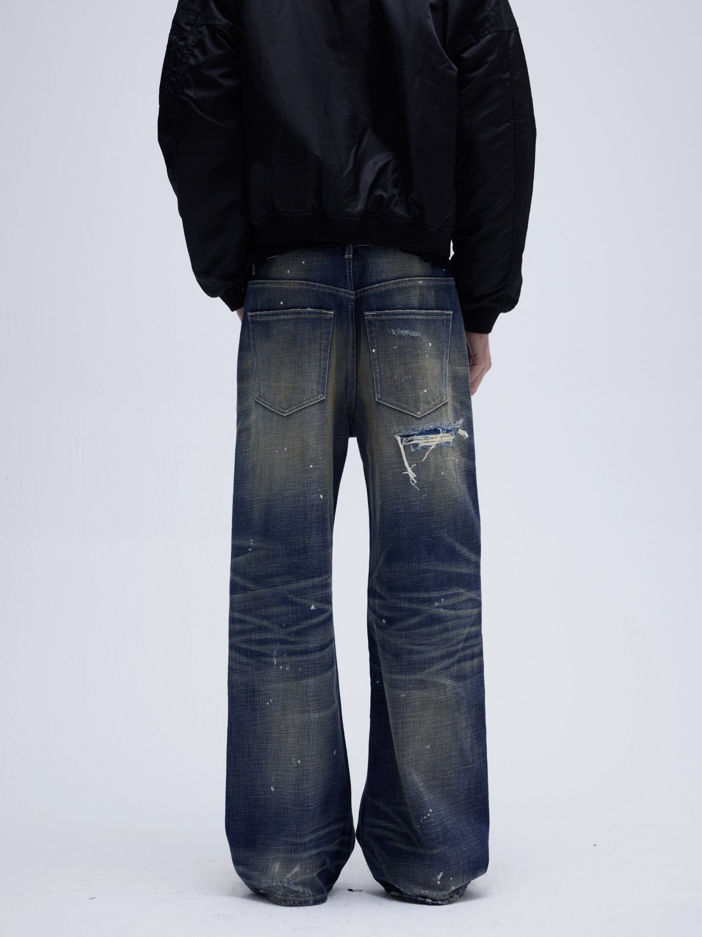 CLAY DYED DISTRESSED JEANS