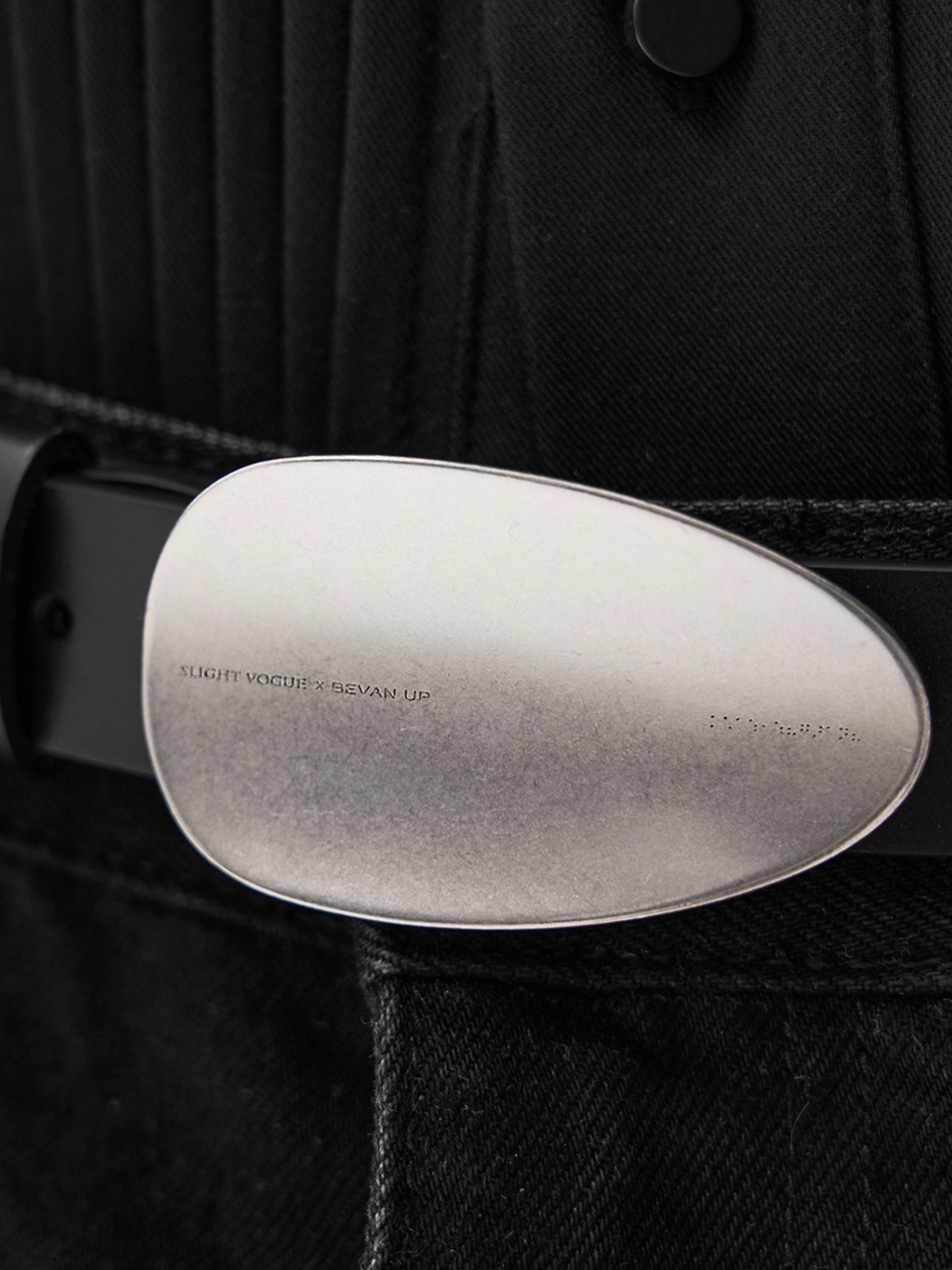 ACCUMULATED SILVER BUCKLE BREATHABLE LEATHER BELT