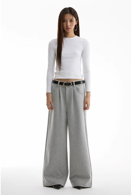 STRAIGHT FIT PLEATED SWEATPANTS
