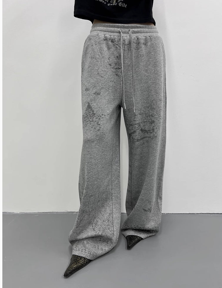 GRAPHIC GRAY STREET SWEATPANTS
