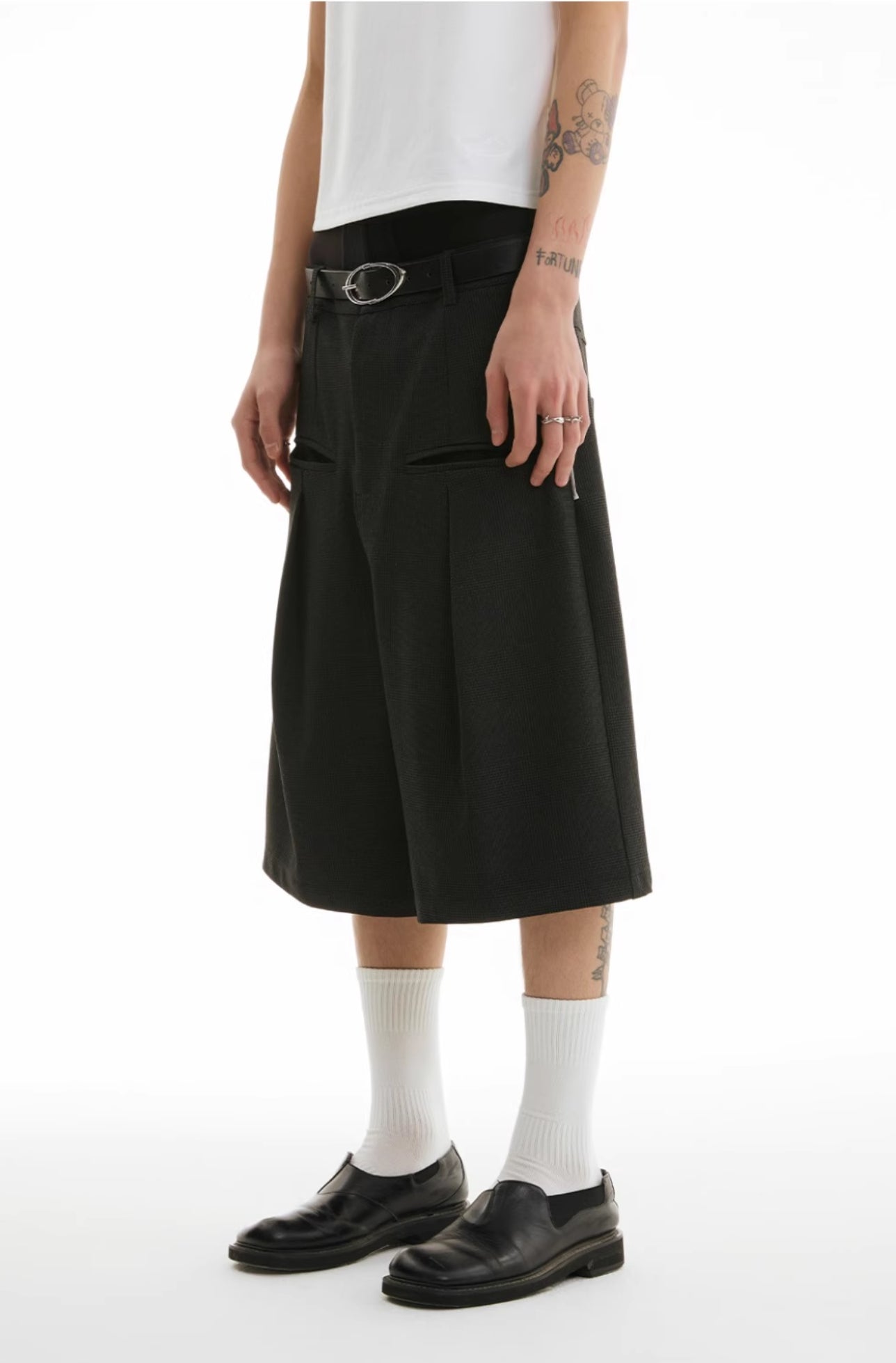 DARK PLAID WIDE SUIT SHORTS