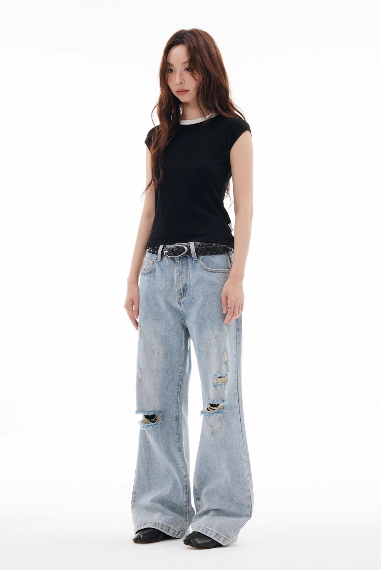 DISTRESSED LIGHT FLARE STRAIGHT JEANS