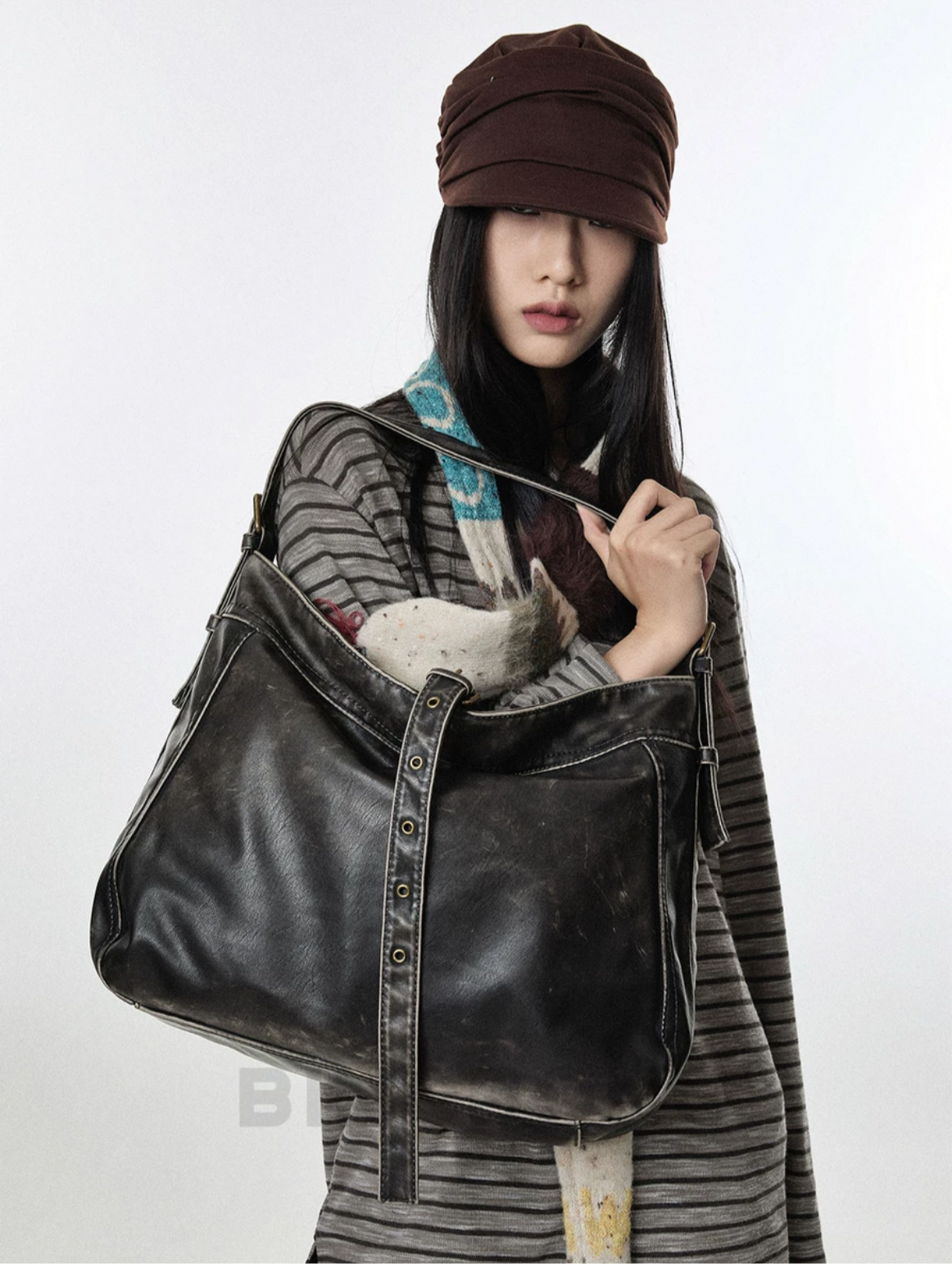 RETRO DESIGN SHOULDER BAG