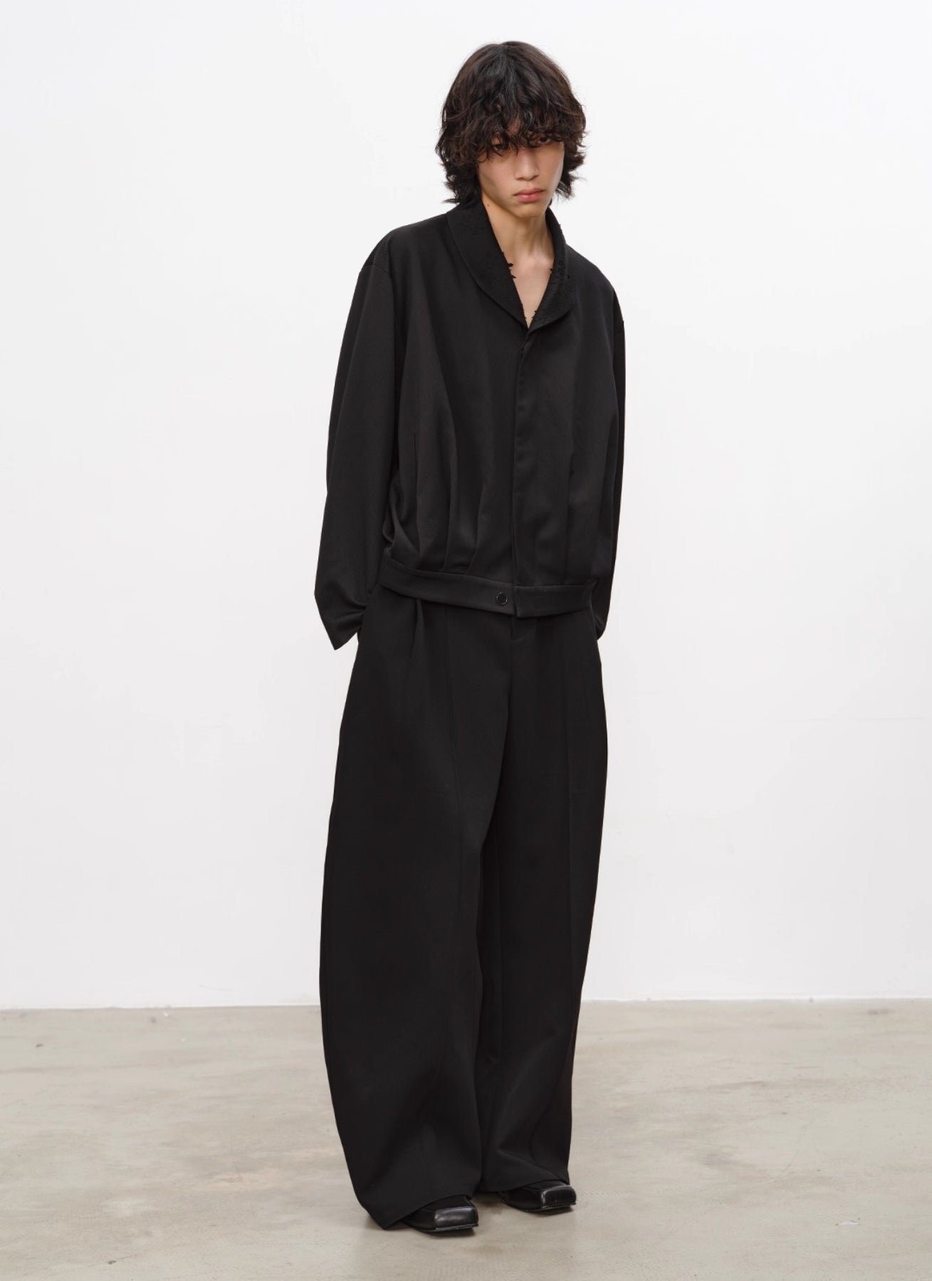 CARVED COLLAR PLEATED BLAZER