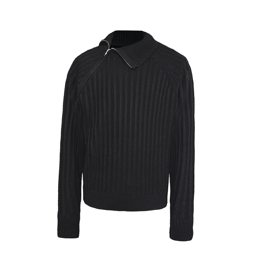 OBLIQUE ZIP TURTLENECK SWEATER