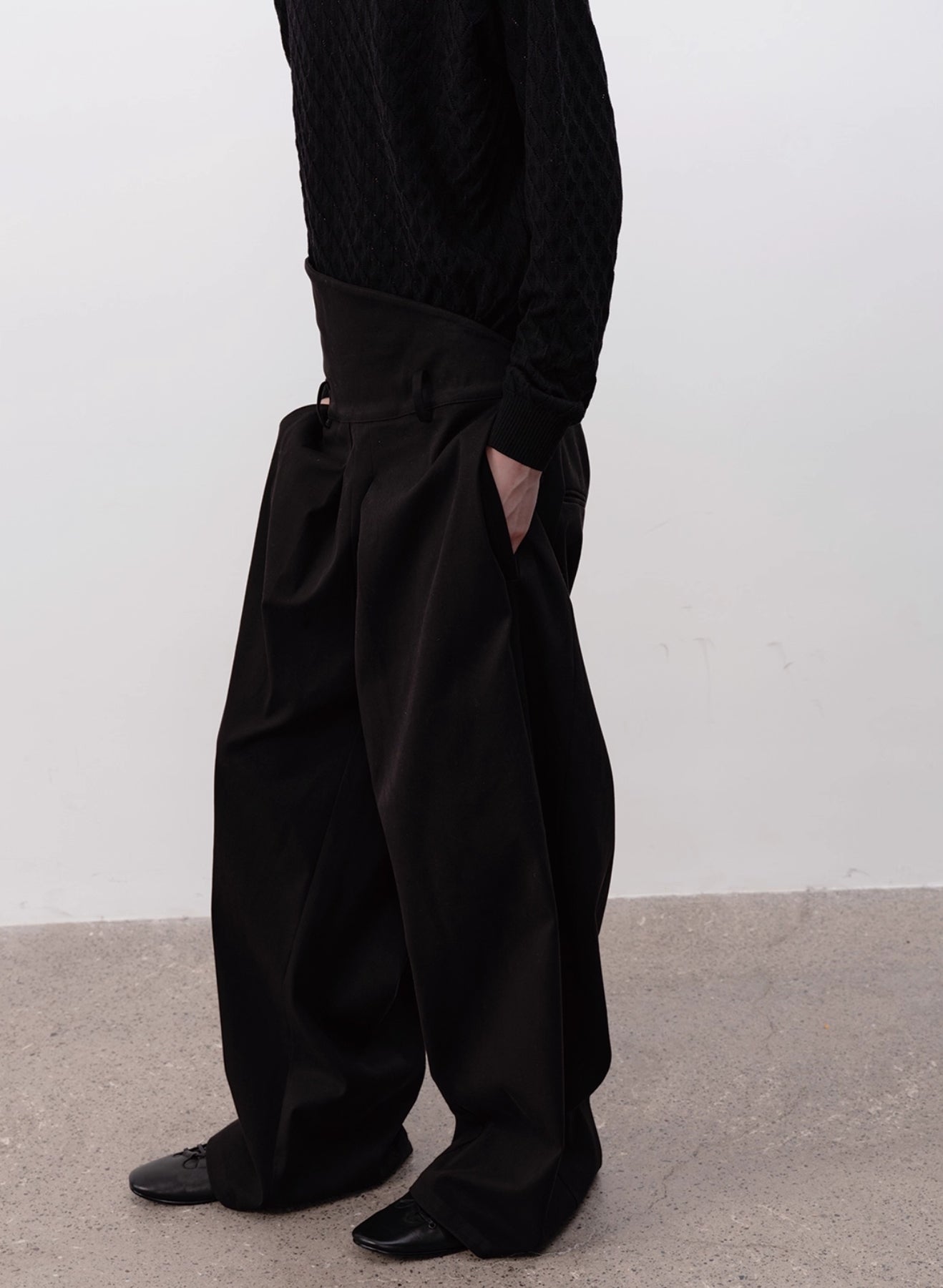 DOUBLE PLEAT LOOSE TROUSERS