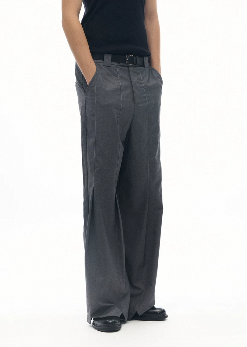 LIGHTWEIGHT STRAIGHT-CUT PANTS