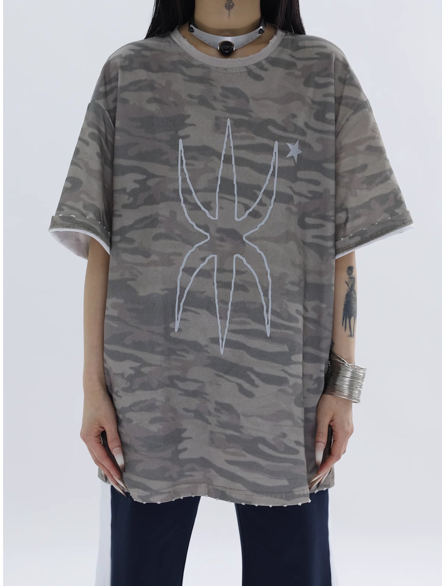 REFLECTIVE CAMO DISTRESSED TEE