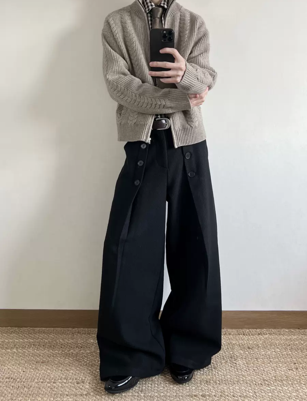 BUTTON PLEATED TROUSERS