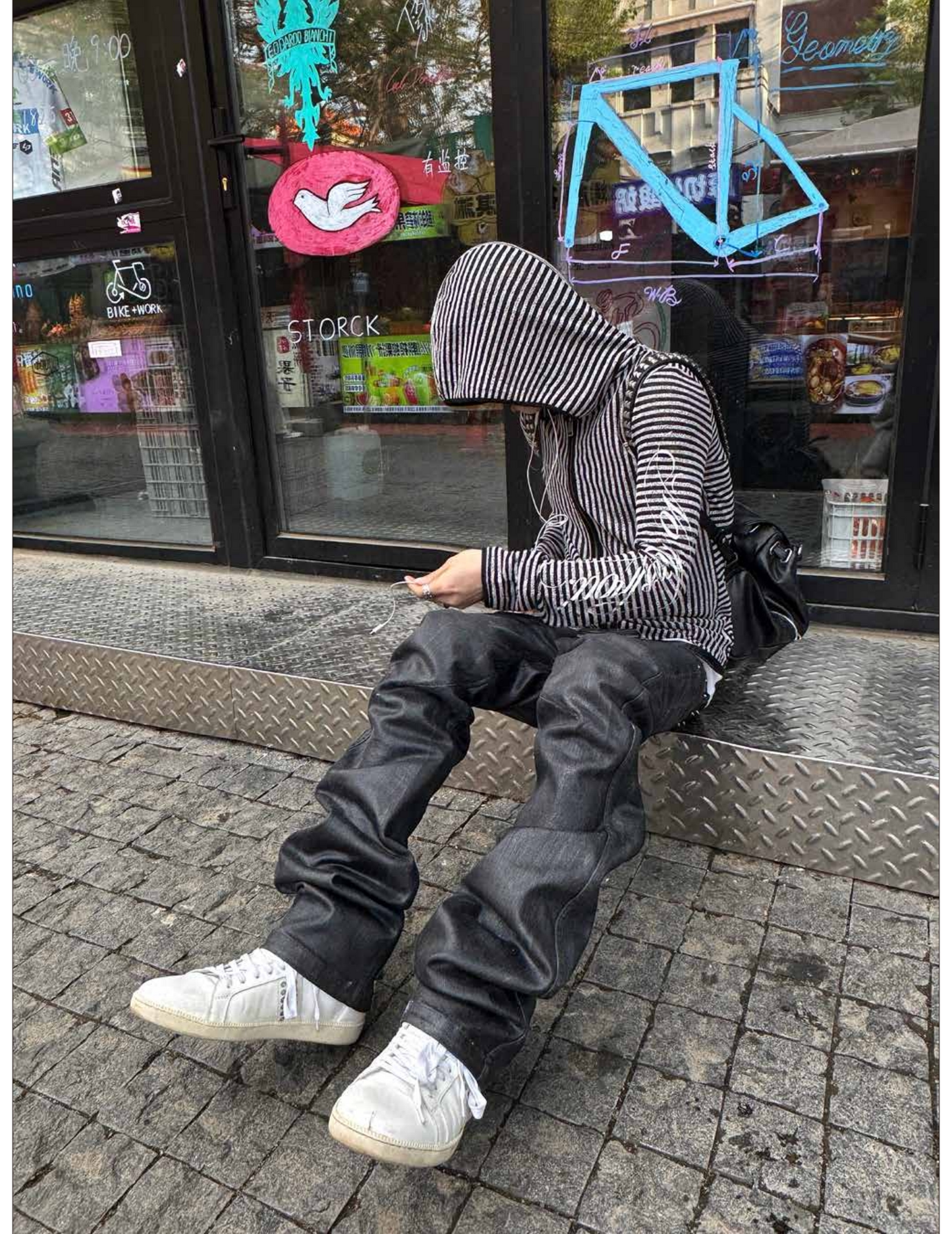 SPRAY WASH STRAIGHT STRETCH DENIM