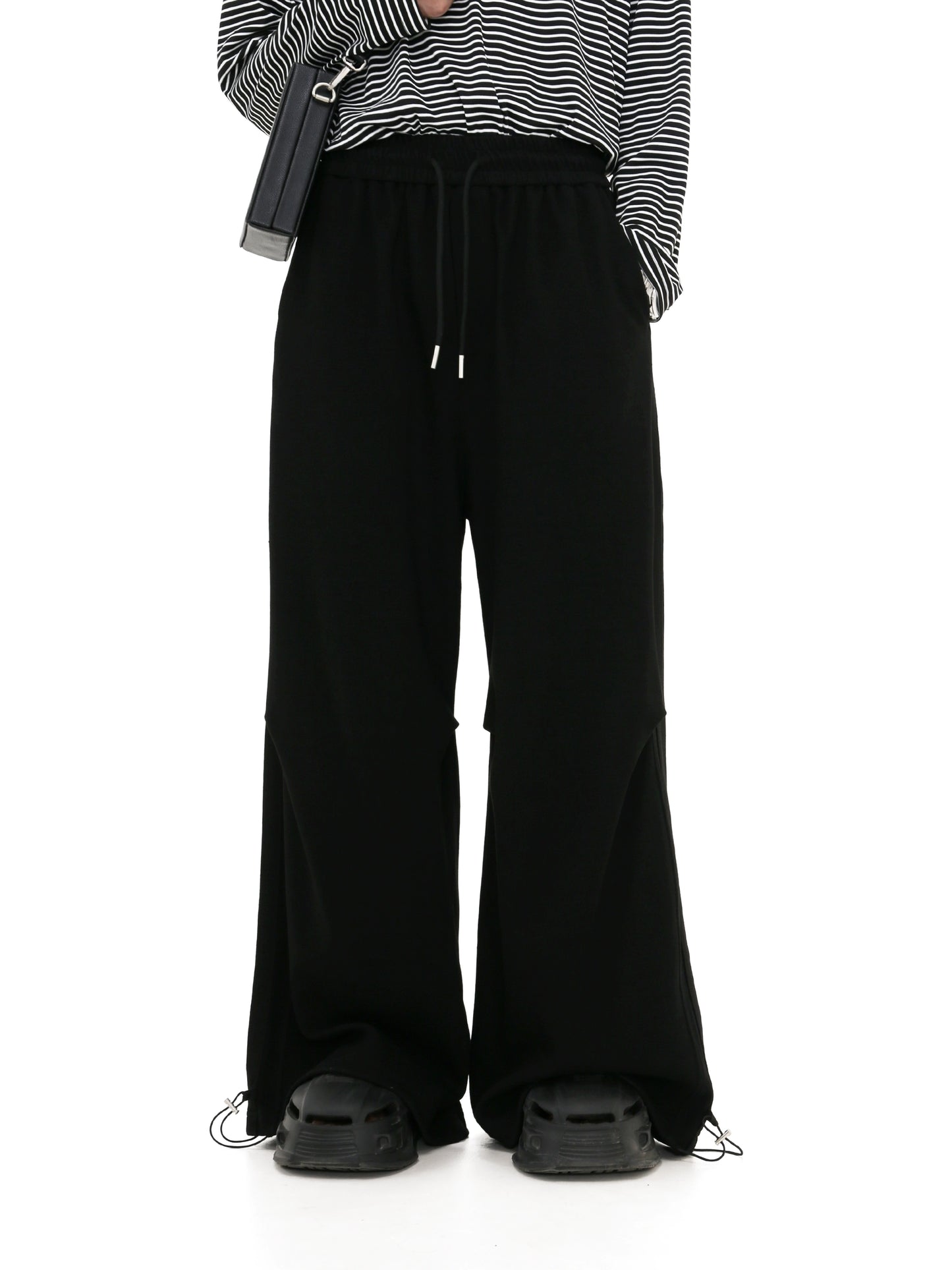 PLEATED DESIGN WIDE-LEG SWEATPANTS