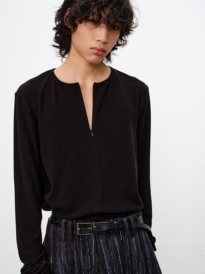 INVISIBLE ZIP CREW NECK