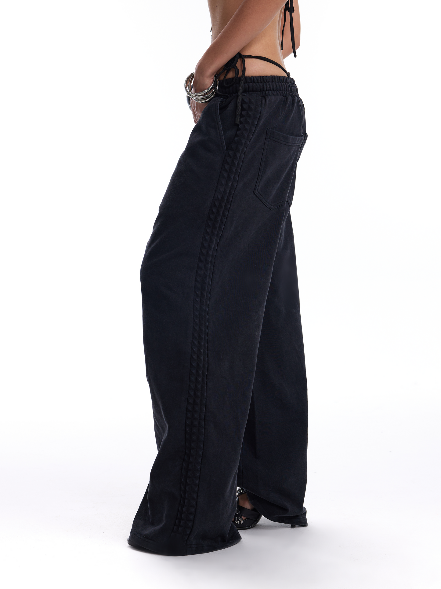 DISTRESSED RIVET BAGGY SWEATPANTS