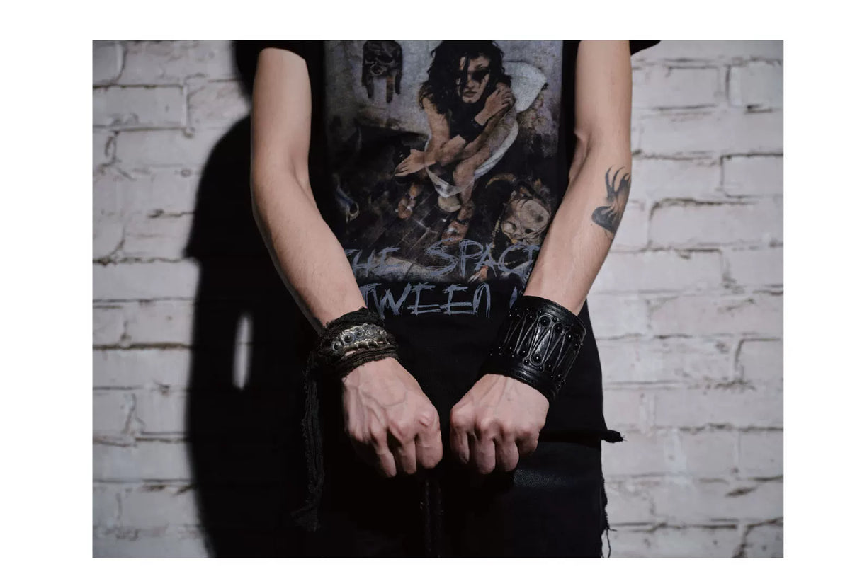 RIVETED DARK COURT WRIST BRACELET