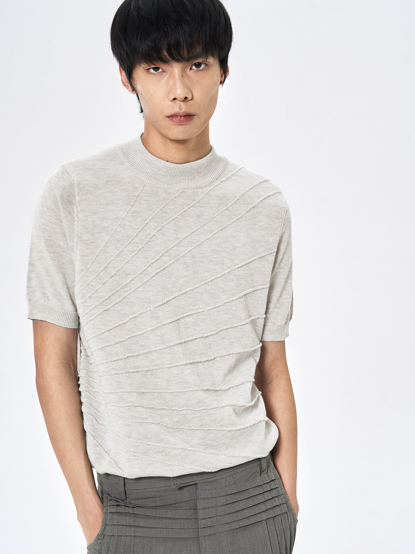 LOOSE THREAD TEXTURED KNIT