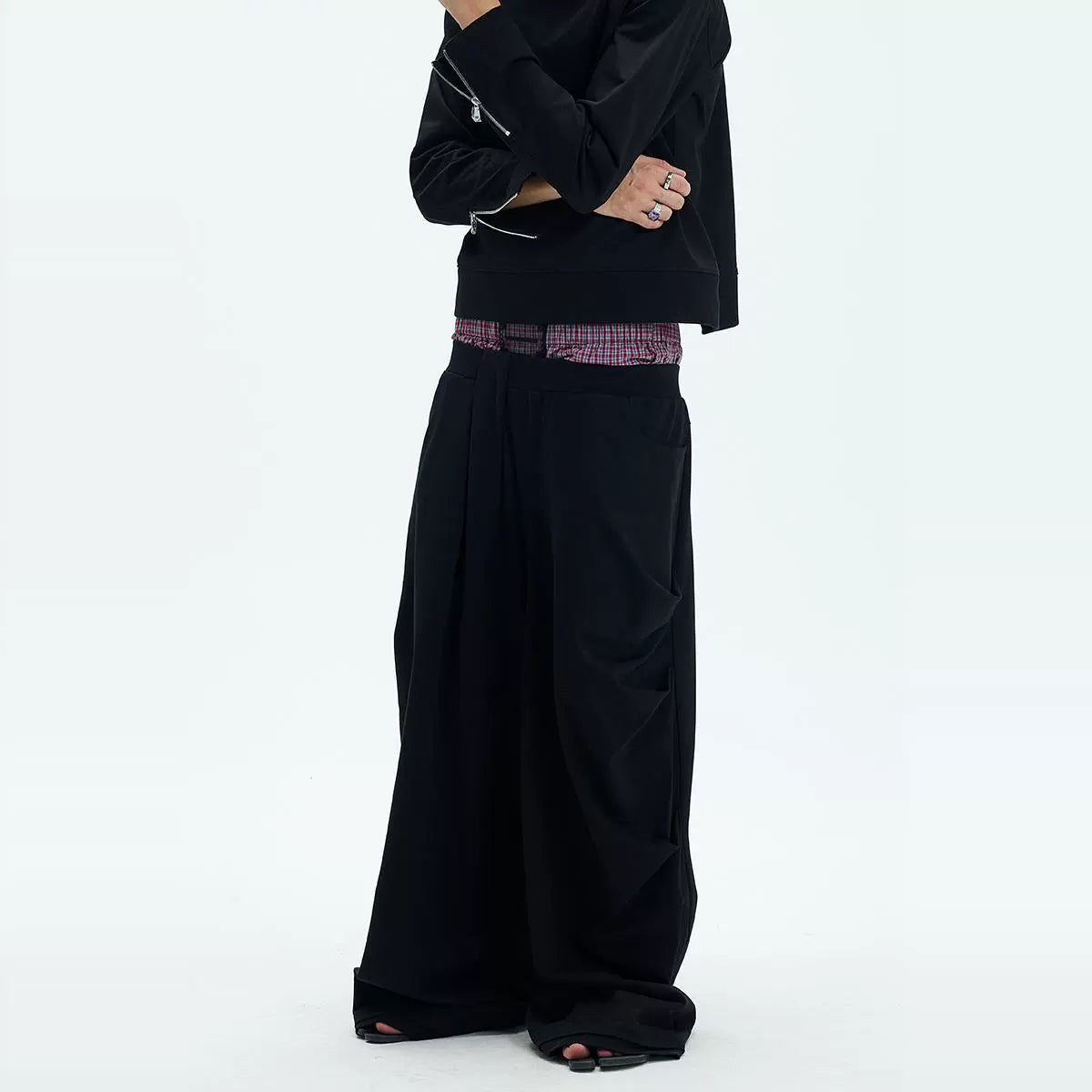 ASYMMETRIC DRAPE BAGGY SWEATPANTS