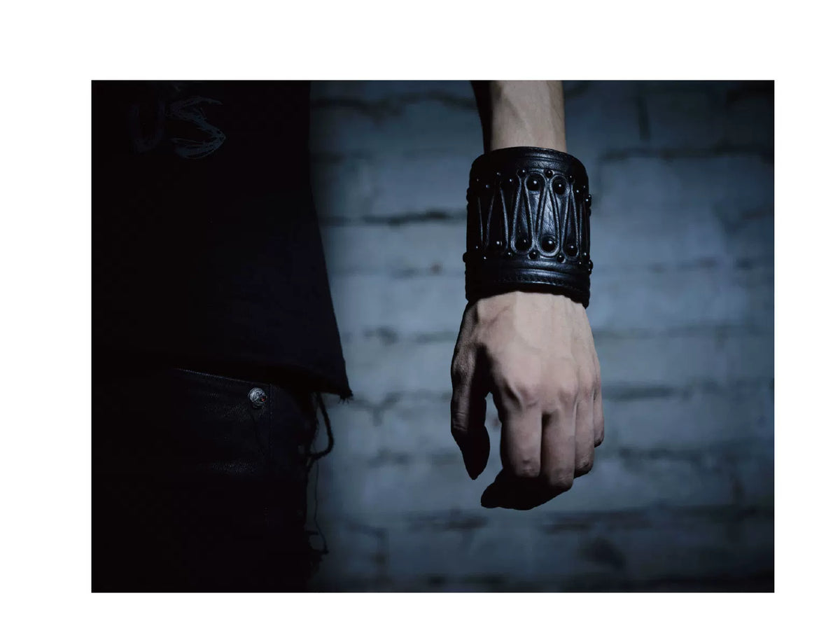 RIVETED DARK COURT WRIST BRACELET