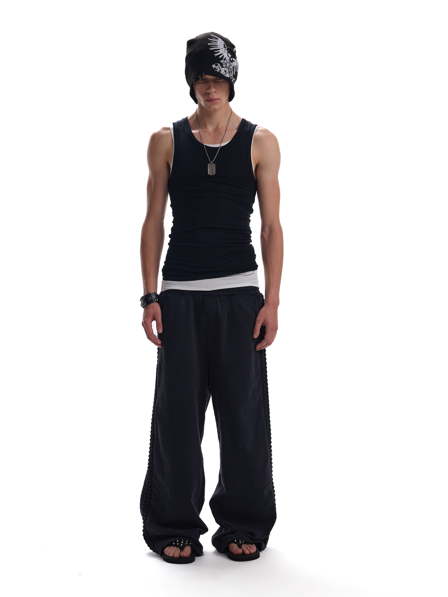 DISTRESSED RIVET BAGGY SWEATPANTS