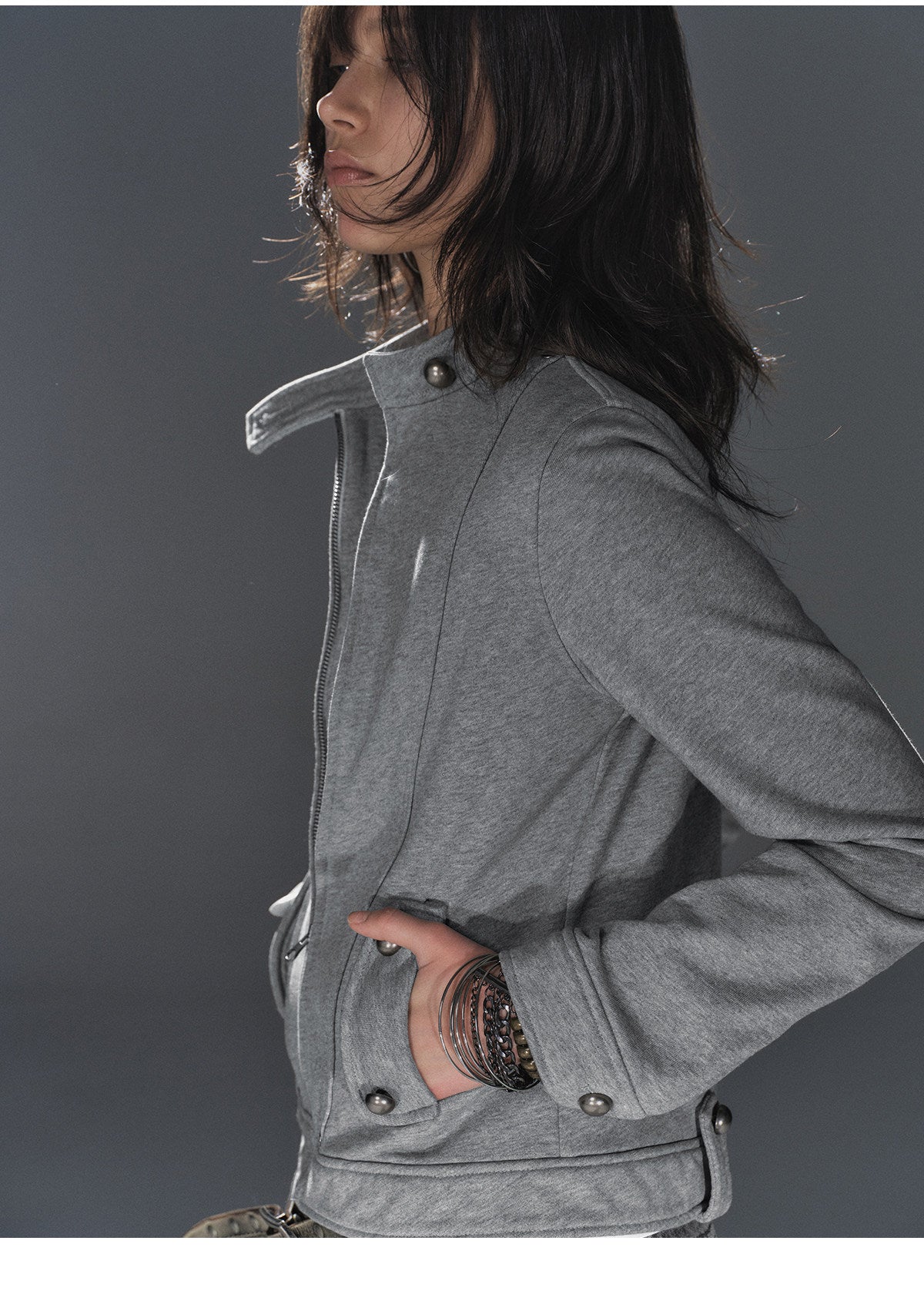 ASH METAL BUCKLE CROPPED JACKET