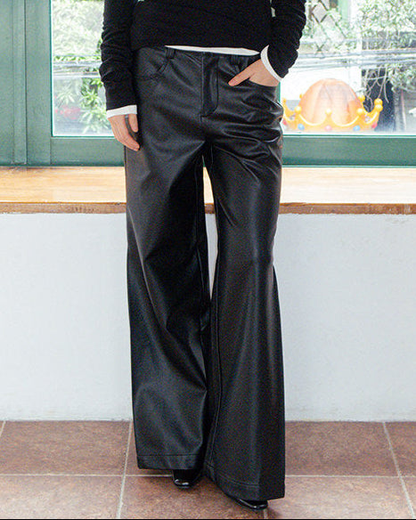 FAUX LEATHER PLEATED SLACKS