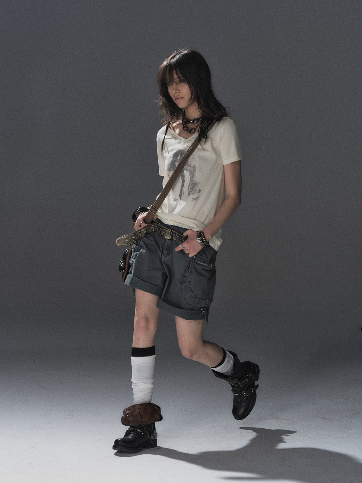 LAYERED DOUBLE V GRAPHIC TEE