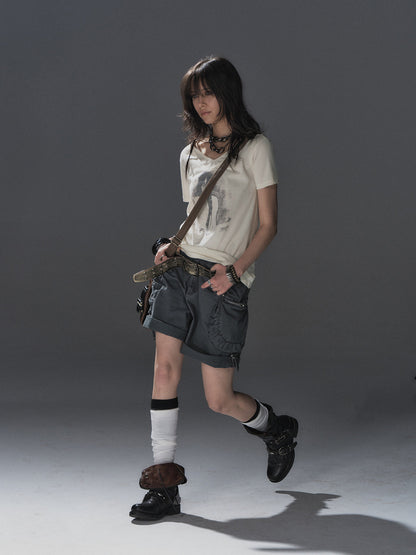 LAYERED DOUBLE V GRAPHIC TEE