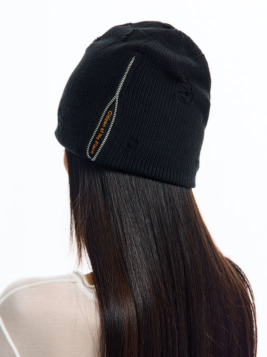 ZIP SLIT KNIT BEANIE
