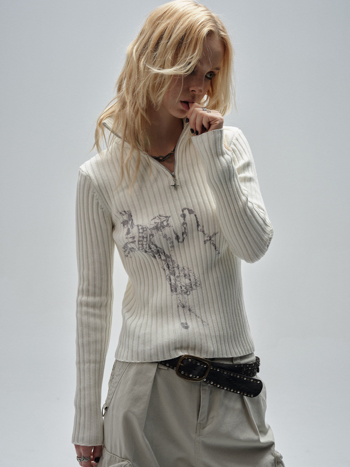 VERTICAL TEXTURE ZIP TURTLENECK TOP