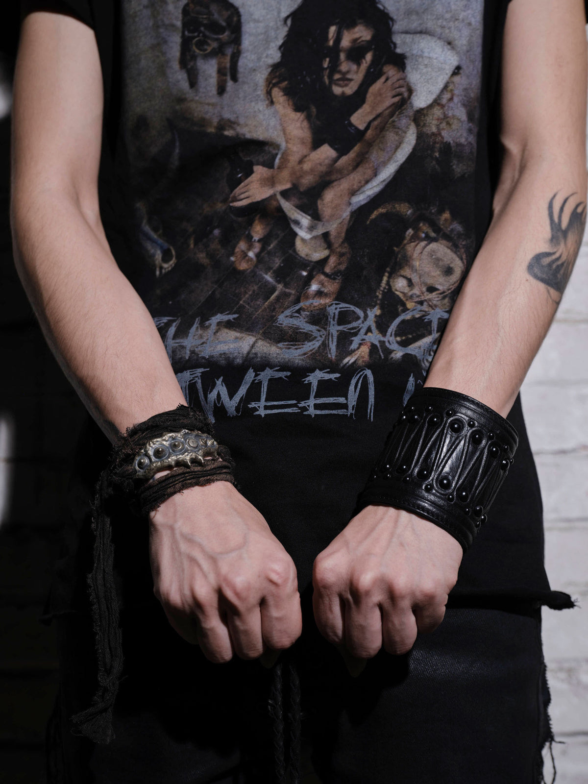 DARK RIBBON ROCK BRACELET