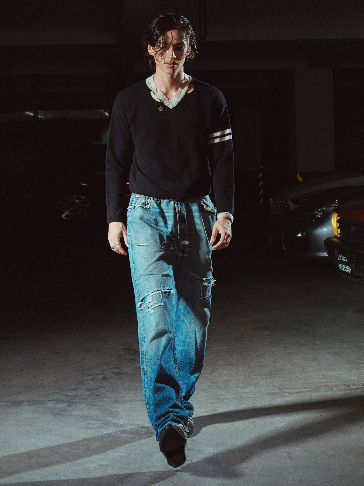 SLASHED DETAIL LOOSE STRAIGHT JEANS