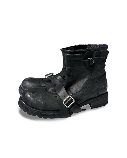 DISTRESSED STRAP FROST BOOTS