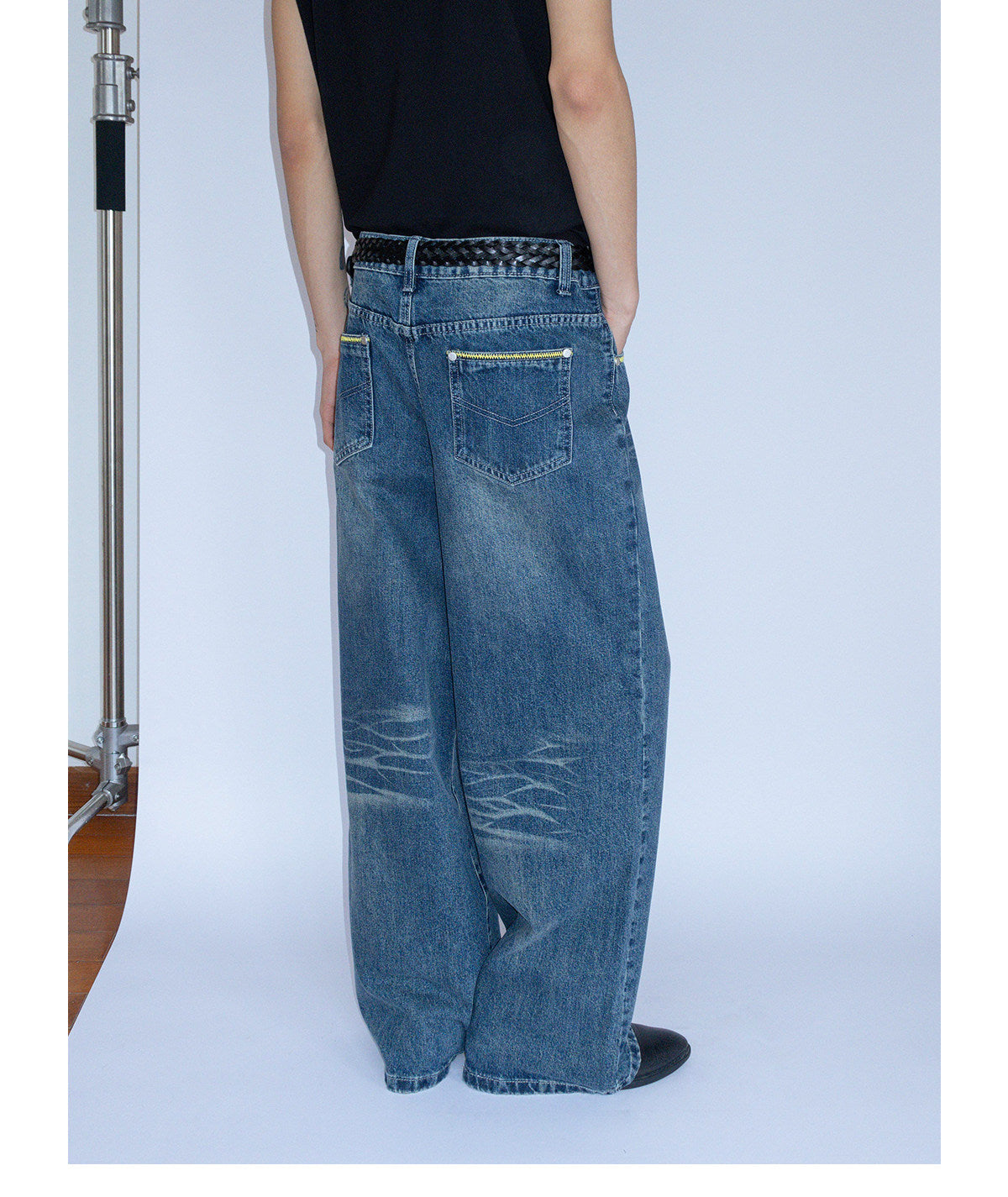 WASHED WIDE LEG SILHOUETTE JEANS