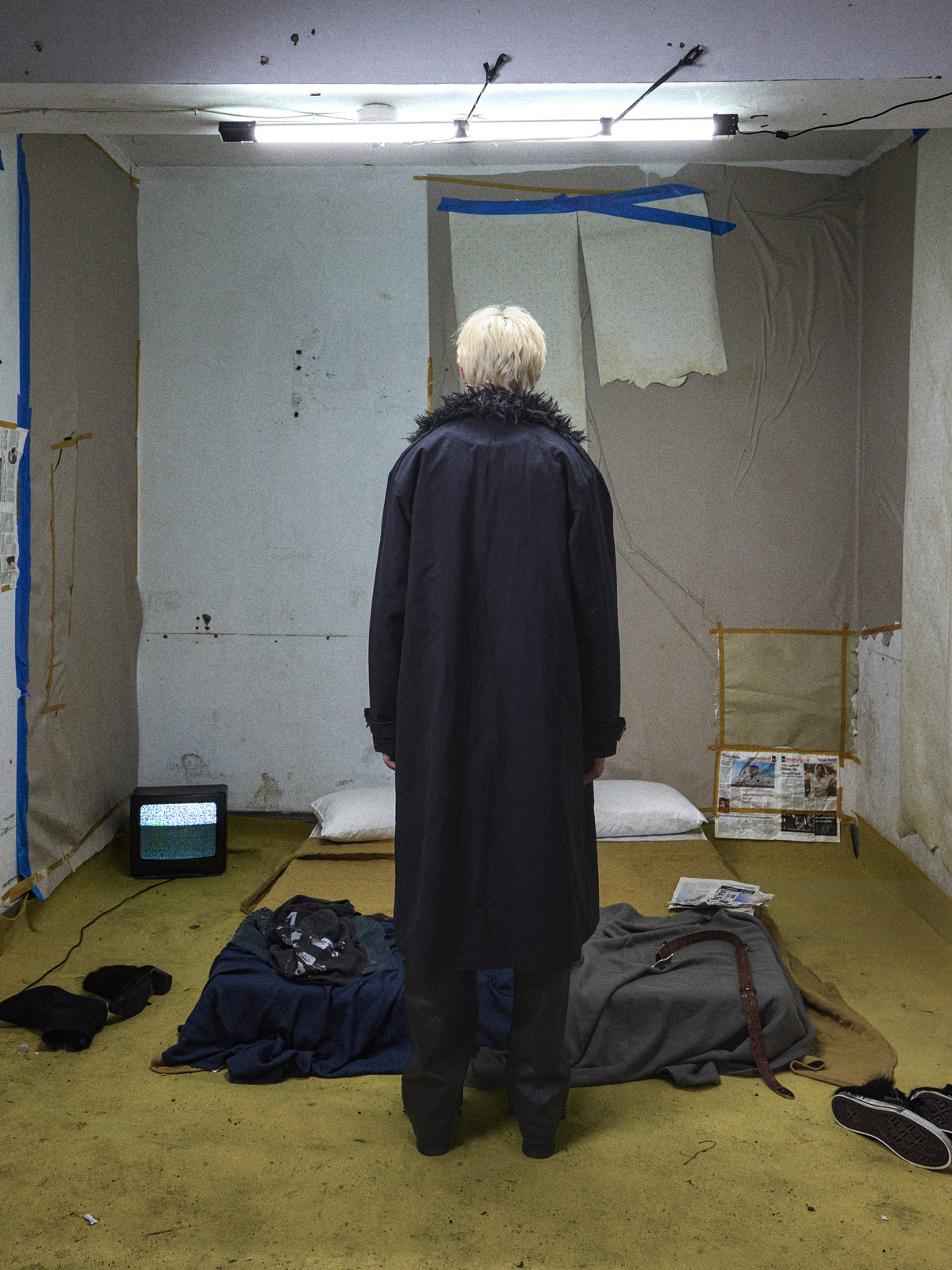 ENGRAVED METAL BUCKLE FUR COLLAR COAT